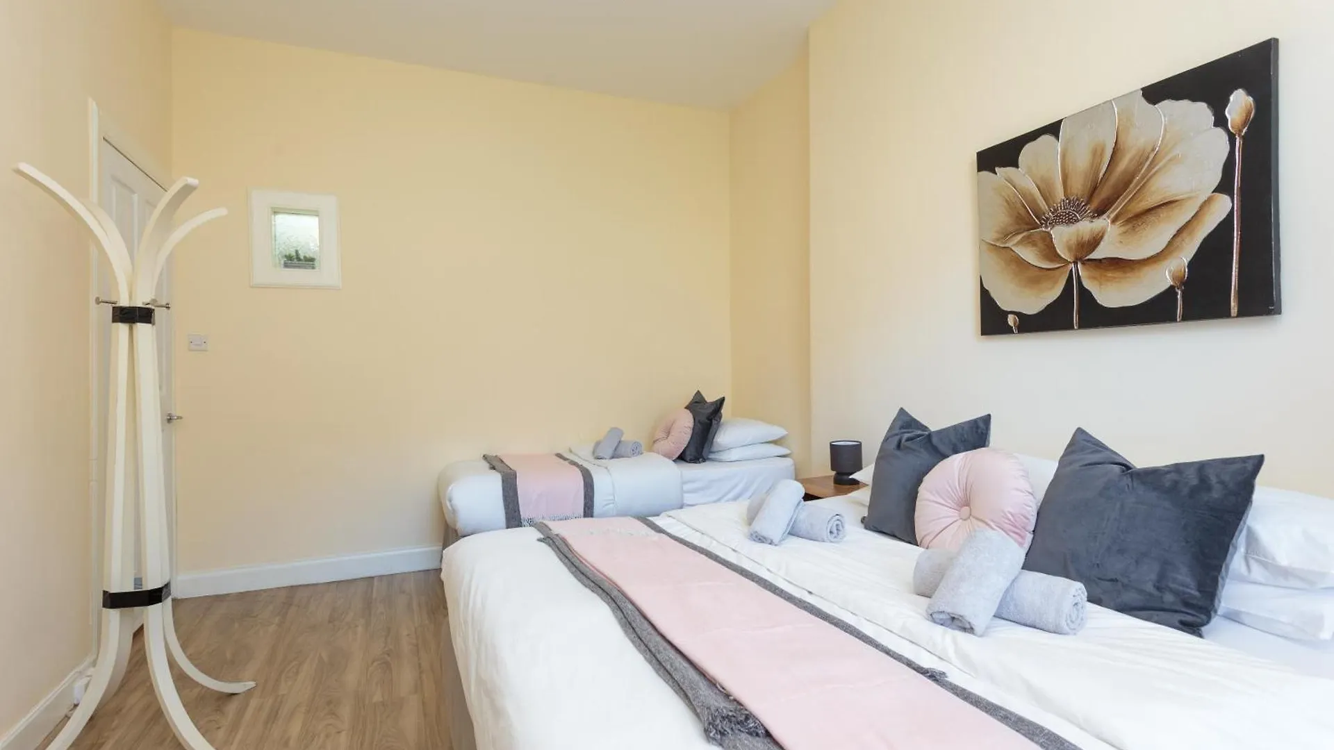 Free Parking - City Centre - The Margaret Edinburgh 0*,